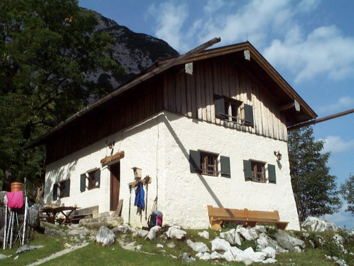 Oberreintalhütte - nicht bewirtschaftet, Treffpunkt für Kletterer