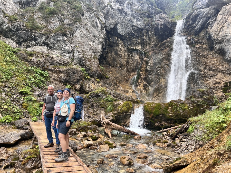 am Wasserfall Uli, Annette und Susanne