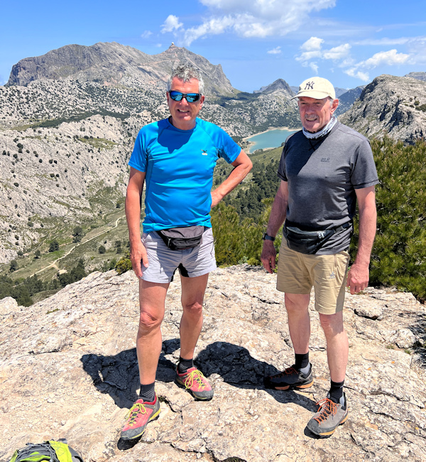 Uli und Jörg am Gipfel l'Ofre