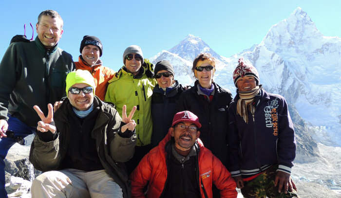 Nepal Trekking Glückliche Gipfelstürmer auf dem Kala Patthar